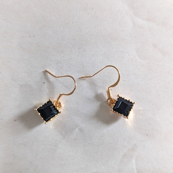 Earrings - Dangling Black stud - Picture 1 of 2